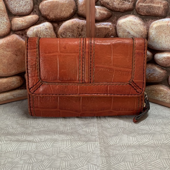 FOSSIL CROCODILE ORANGE-RED (5") Leather  Tri-Fold Wallet - Picture 3 of 16